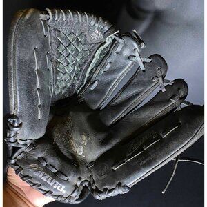 Mizuno GPL 1250F1 RHT Fast Pitch Softball Glove 12.5" Black Full Grain Leather
